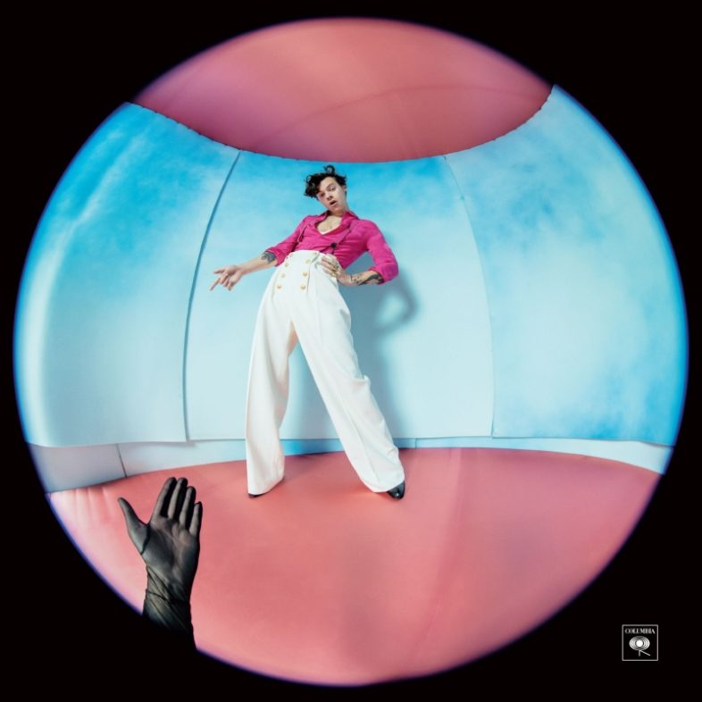 HARRY STYLES il nuovo disco di inediti si intola “FINE LINE”