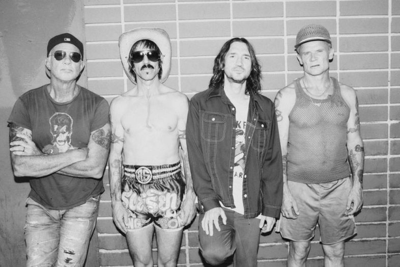 RED HOT CHILI PEPPERS e HARRY STYLES le nuove numero uno nelle classifiche UK