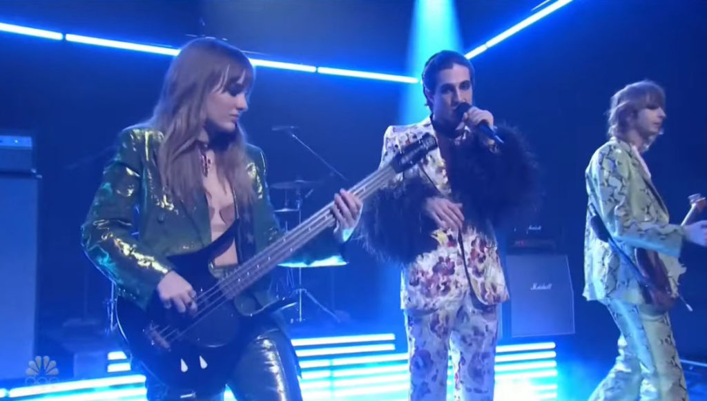 MÅNESKIN guarda al Saturday Night Live Newsic.it