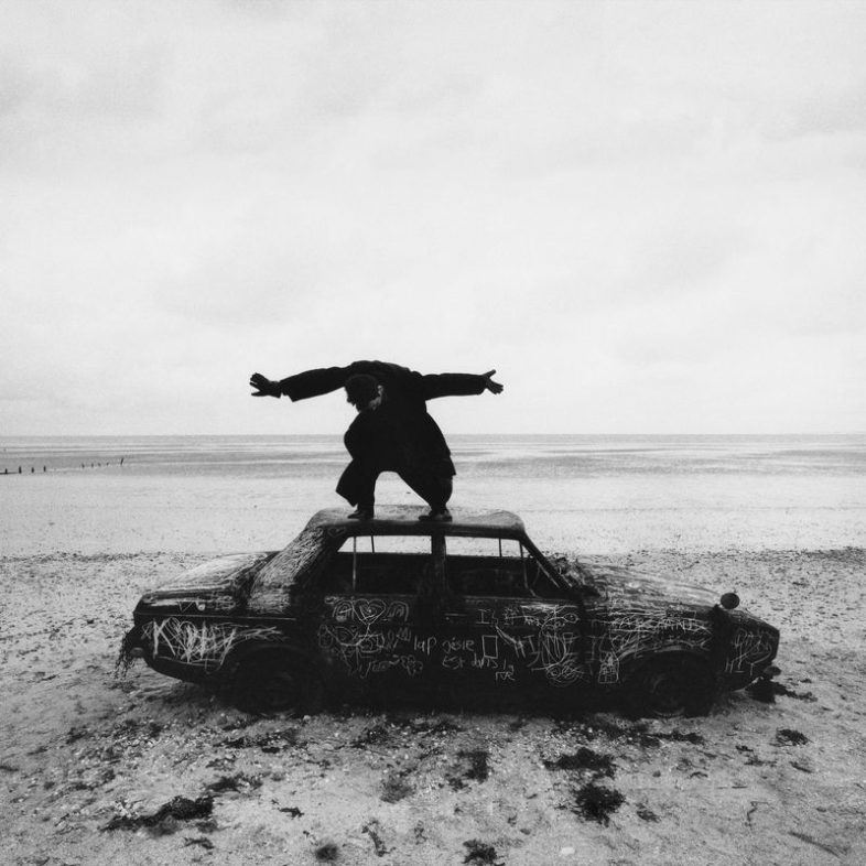 Recensione: THE 1975 – “Being Funny In A Foreign Language”