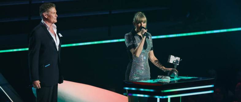 MTV EMAs 2022 tutti i premiati e le pagelle delle esibizioni. TAYLOR SWIFT fa il pieno