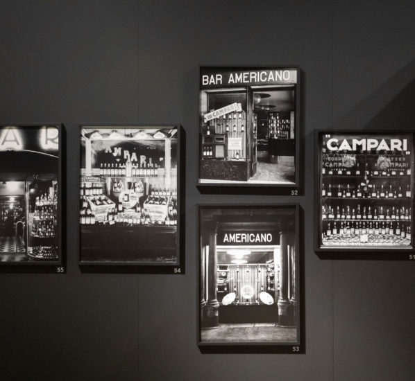 Bar Stories on Camera. Galleria Campari / Magnum Photos in mostra alla Galleria Campari