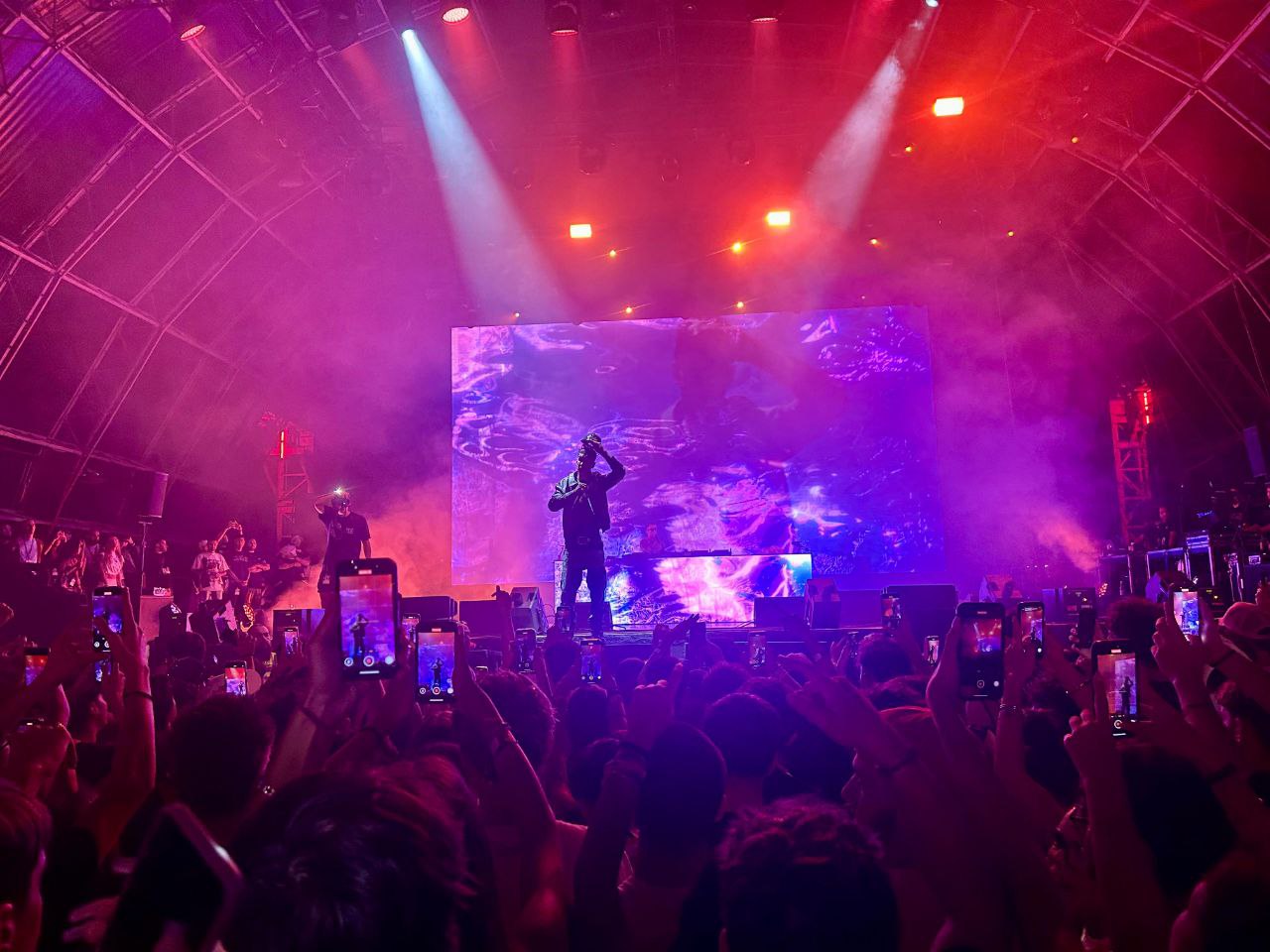 Capo Rapper Tour Recensione concerto - CAPO PLAZA un finale di tour esplosivo tra hit ...